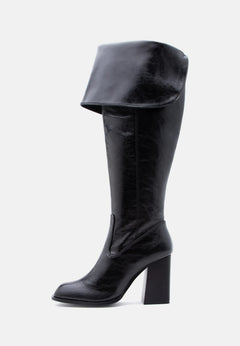 Bottes hautes noires pointues